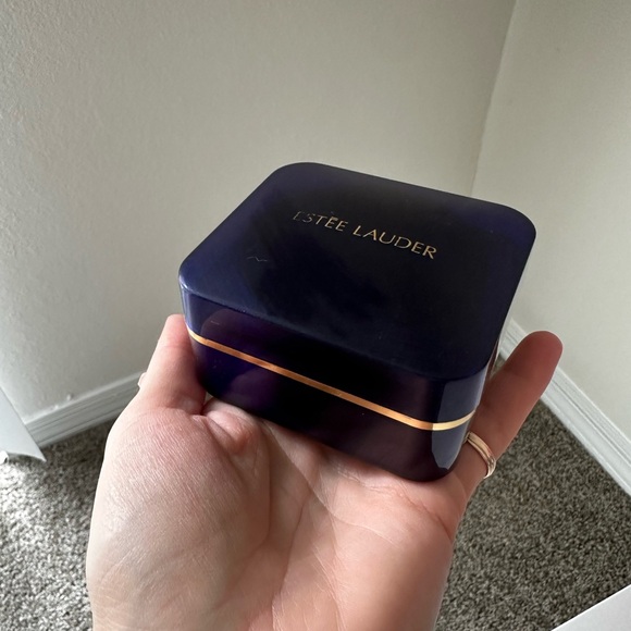 Estee Lauder Lucidity Translucent Loose Powder  02 light medium - Picture 2 of 5